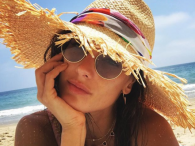 Alessandra Ambrosio - z kapeluszem jej do twarzy